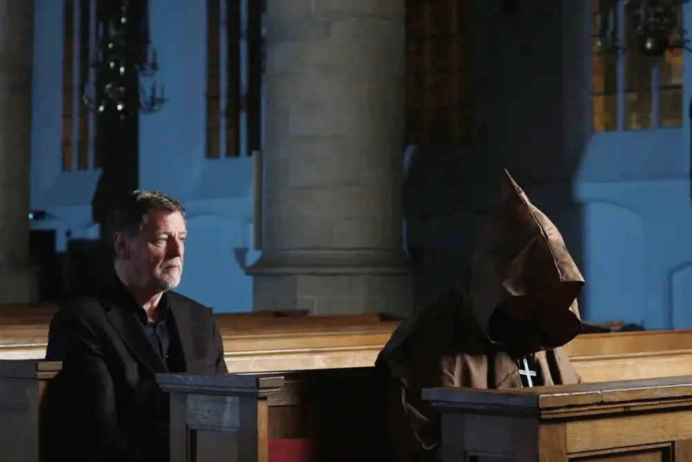 Bezoekers spelen Geheim van de Beeldenstorm, erfgoedbeleving in een Delftse kerk